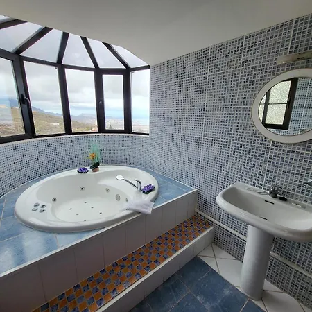 El Mirador 6 Bedrooms Villa *