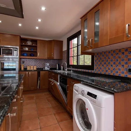 El Mirador 6 Bedrooms Villa *