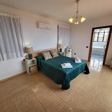 El Mirador 6 Bedrooms Villa