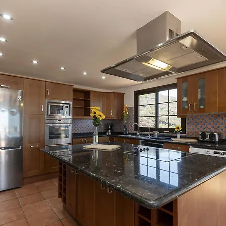 El Mirador 6 Bedrooms Villa