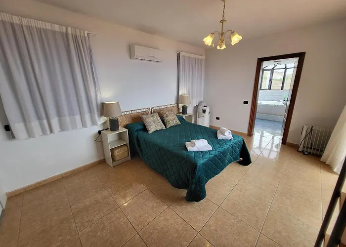 El Mirador 6 Bedrooms Вілла