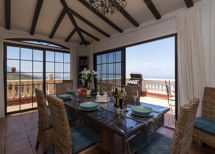 El Mirador 6 Bedrooms Адехе