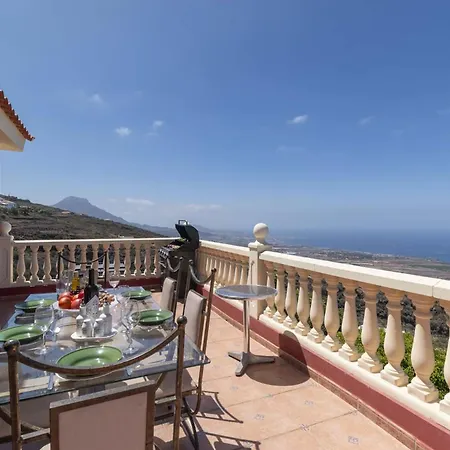 El Mirador 6 Bedrooms Villa *