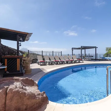 El Mirador 6 Bedrooms Villa