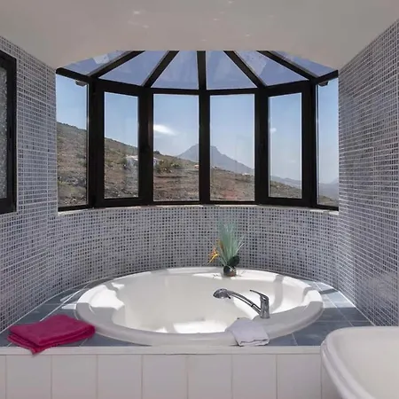 El Mirador 6 Bedrooms *